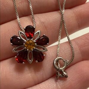 Elegant Sterling Silver 925 Floral gemstone Pendant Necklace 18’ in chain